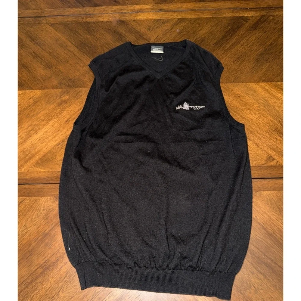 Nike Golf Mens Black V-Neck Sweater Vest Perry Park‎ CC Logo Size Large